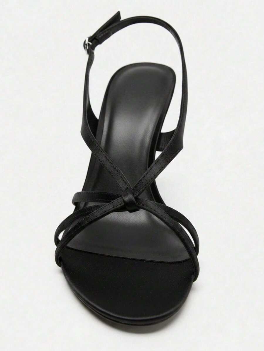 Square-Toe Thong Stiletto Sandals in black - detail view
